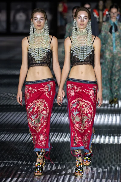 Look 23